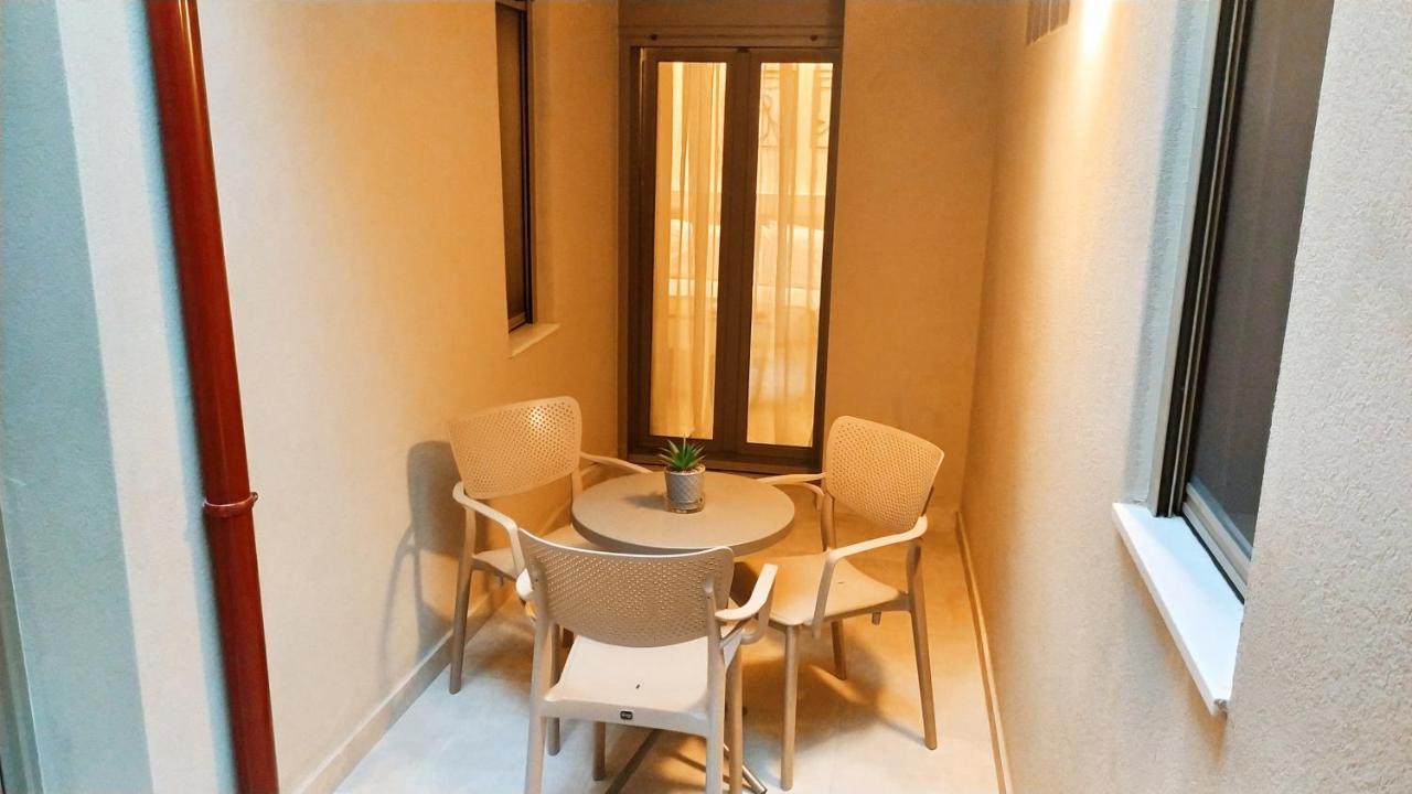 Uni Island - Old Town Apartment