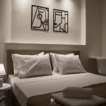 Uni Island - Old Town Suites