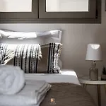 Uni Island - Old Town Suites