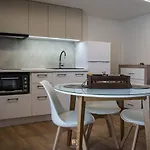 Uni Island - Old Town Suites